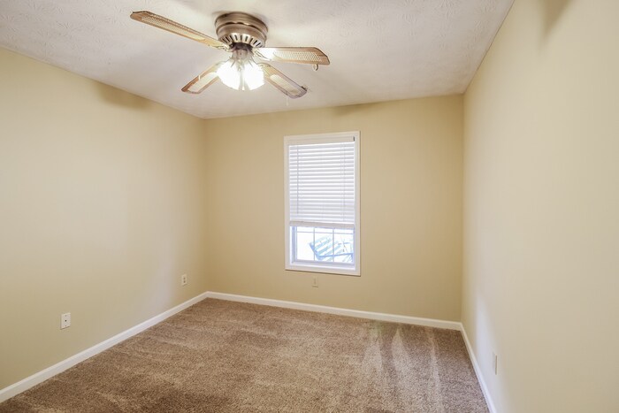 Building Photo - 65 Oak Ridge Ct