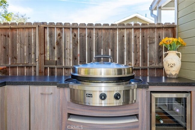 Building Photo - 1720 Vista Del Lago