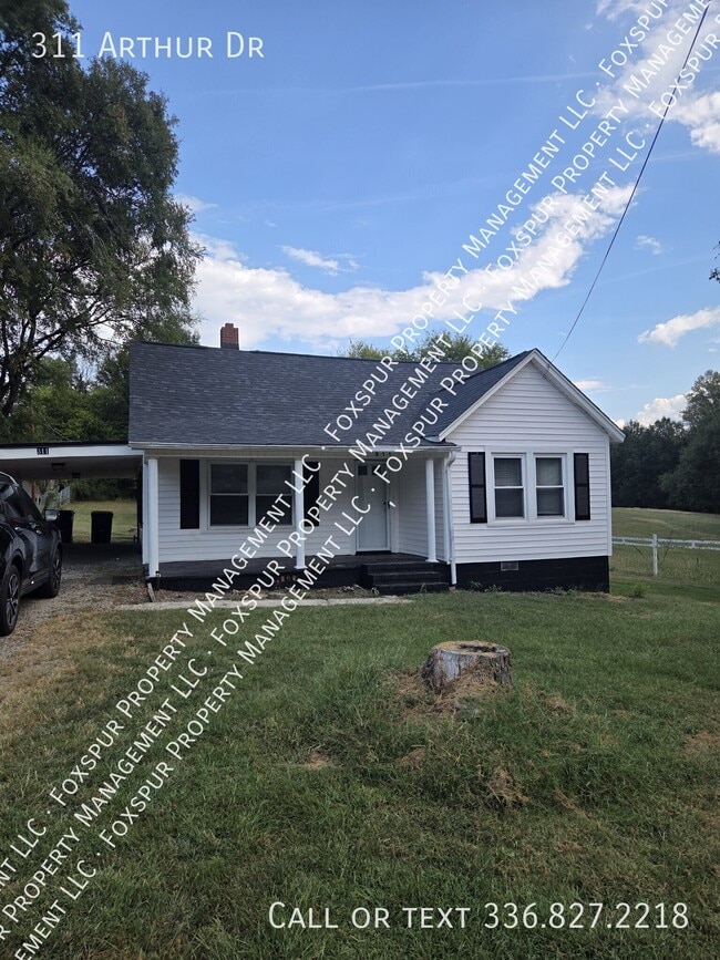 Building Photo - 311 Arthur Dr
