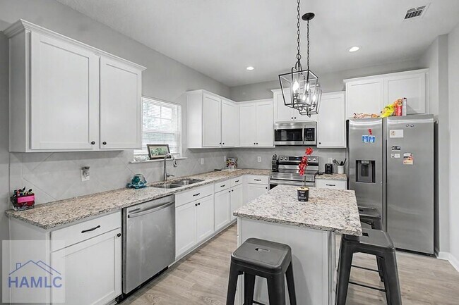 Building Photo - 18 Sunflower Cir NE