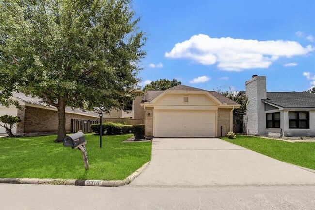 Building Photo - 3310 Meadway Dr