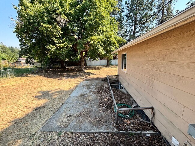 Building Photo - 10708 N Nelson Rd