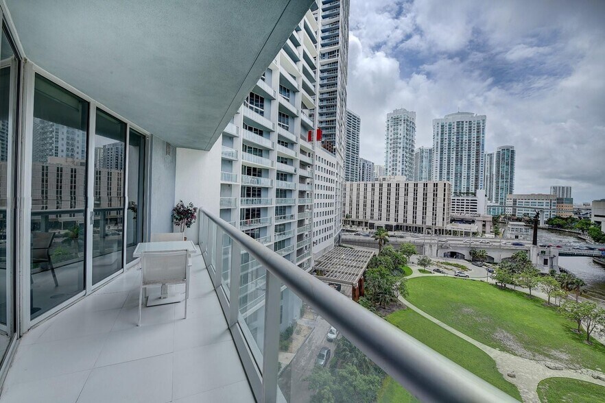 Building Photo - 465 Brickell Ave