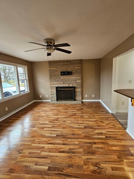 Building Photo - 2025 E 47th St