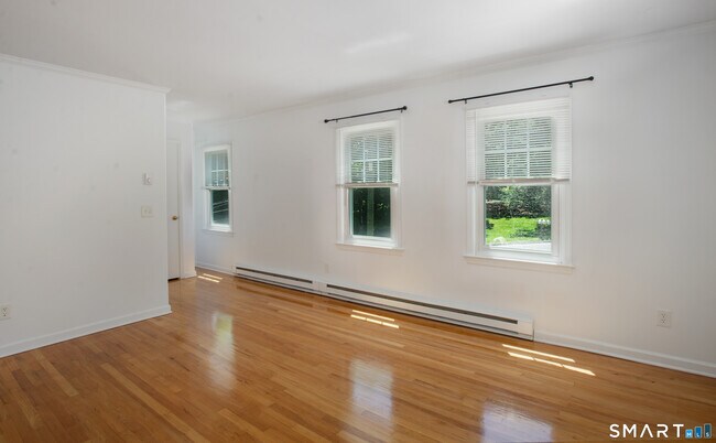 Building Photo - 172 East Ave