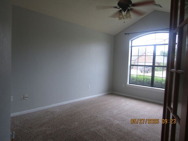 Building Photo - Beautiful 4-bedroom home located in the Heritage Hills Area!