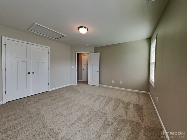 Building Photo - 877 Juno Dr