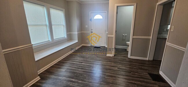 Building Photo - Updated 3 Bedroom, 1.5 Bathroom, Grace Tuxedo Beauty Available NOW!