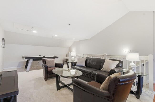 Building Photo - 531 Graten St