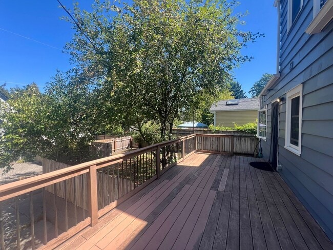 Building Photo - PENDING APPLICATION; Charming 4BD Olympia ...