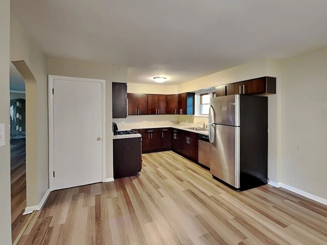 Building Photo - 10125 Kent St