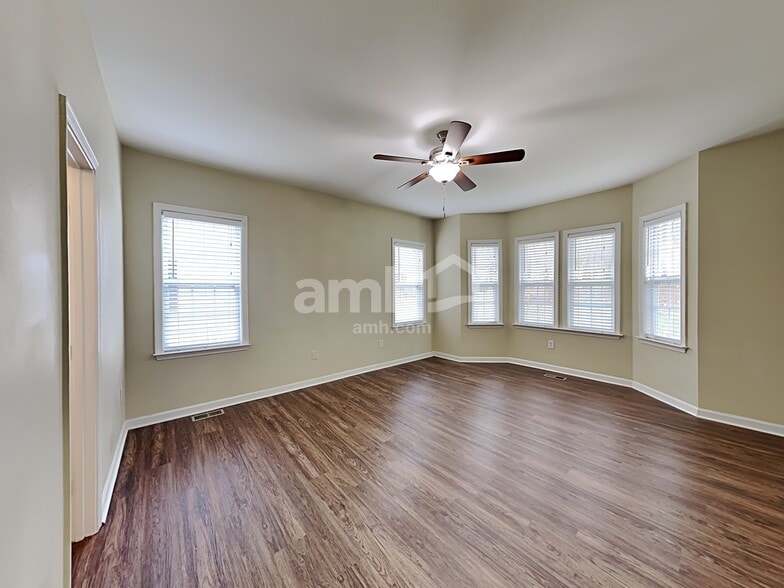 Building Photo - 3616 Willowtree Ln