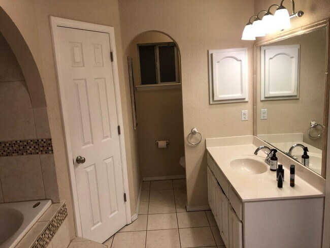 Building Photo - 6412 Brisa Del Mar Dr