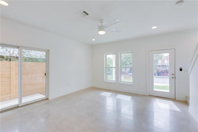 Building Photo - 1906 E 17th St