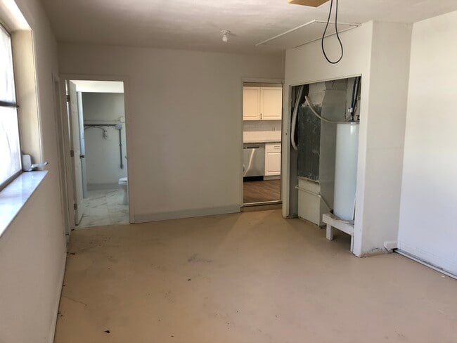 Building Photo - 10410 Azalea Dr