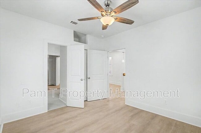 Building Photo - 615 W 39th St