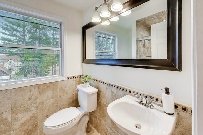 Building Photo - 403 Dalton Ave