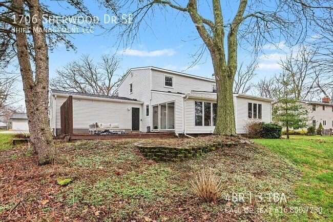 Building Photo - 1706 Sherwood Ave SE