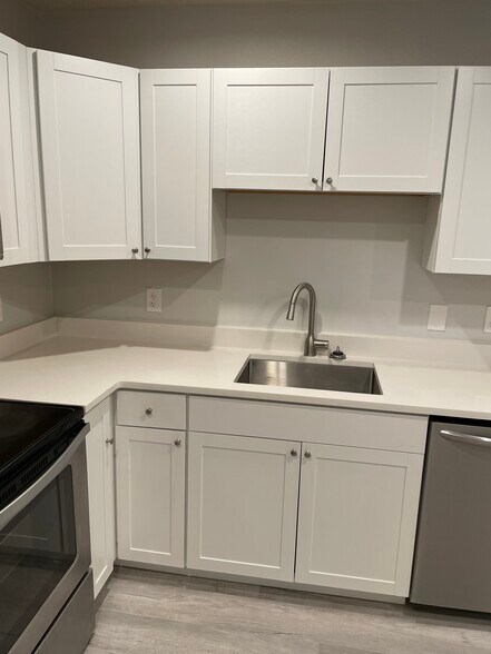 Building Photo - 67 Windtree Ln