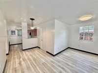 Building Photo - 1001 NW 23rd Ct