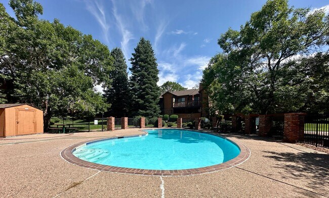 Building Photo - Spacious 2 Bed 2 Bath Condo in Aurora! Across from Community Pool!!