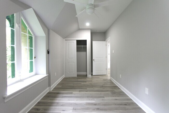 Building Photo - Stunning House on the Grounds of the Awbury Arboretum (3BD/2.5BT)