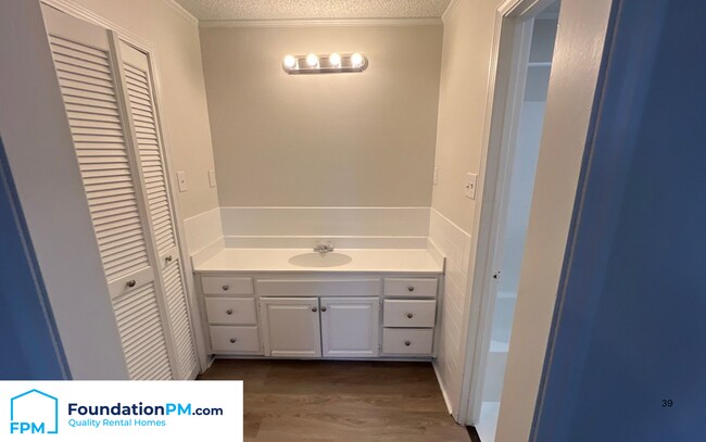 Building Photo - 2143 Vollintine Ave