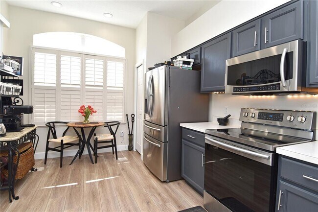 Building Photo - 6919 Della Dr