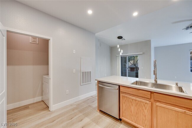 Building Photo - 1008 Domnus Ln