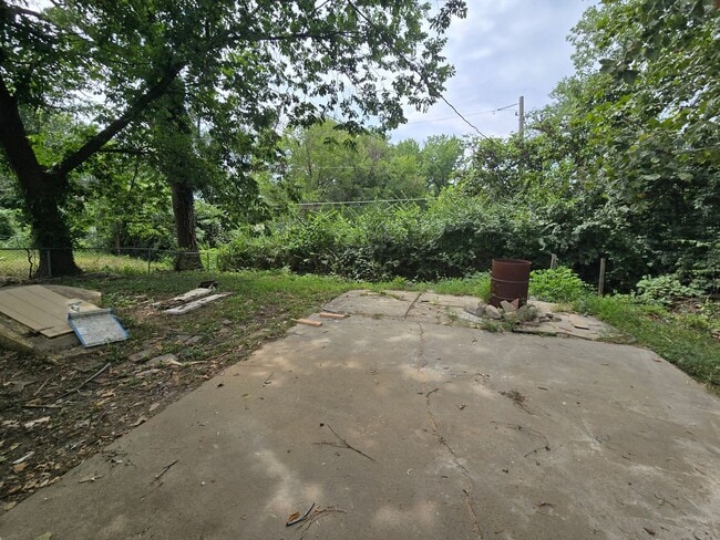 Building Photo - Charming 4 bed 1.5 bath