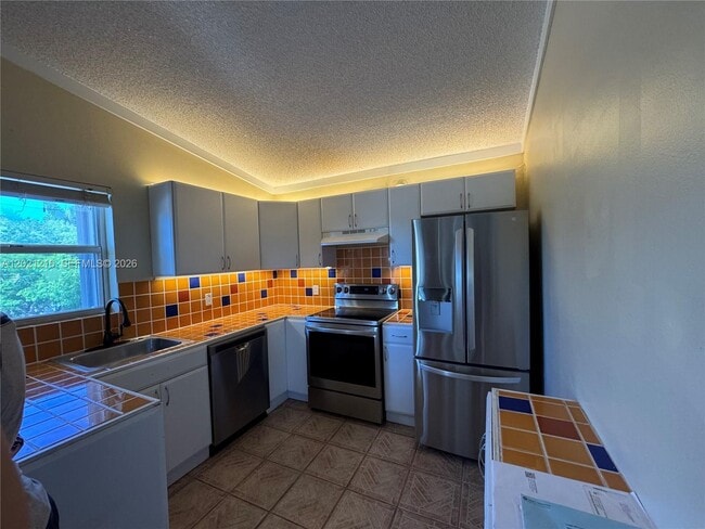 Building Photo - 104 Ocean Shores Dr
