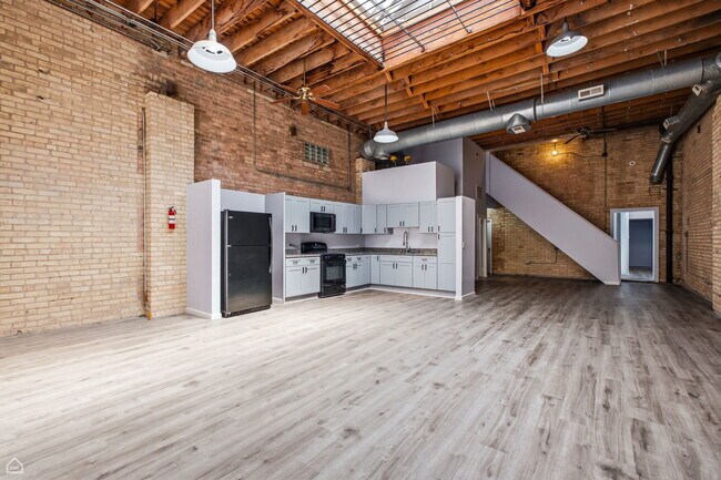 Building Photo - 1742 N Mozart St
