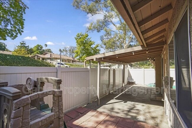 Building Photo - 26136 Rainbow Glen Dr