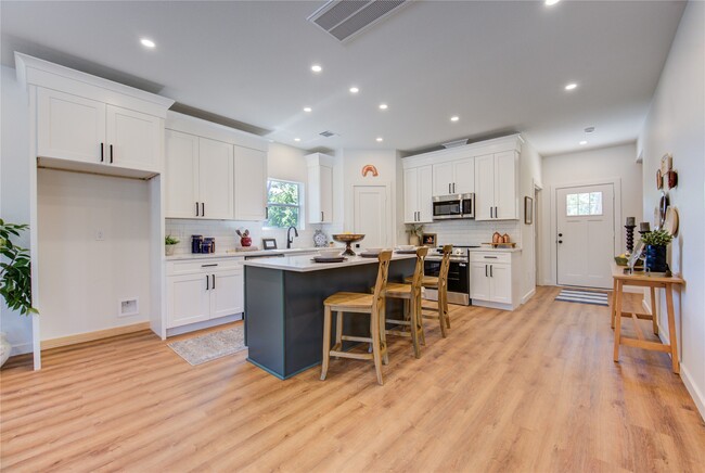 Building Photo - 11 E Obryant St