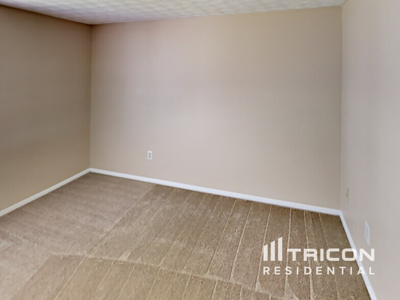 Building Photo - 6151 Raintree Bend