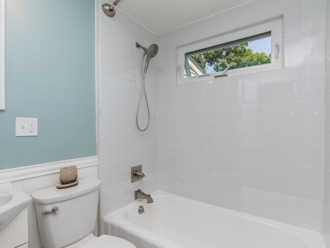 Building Photo - 36 Bonad Rd