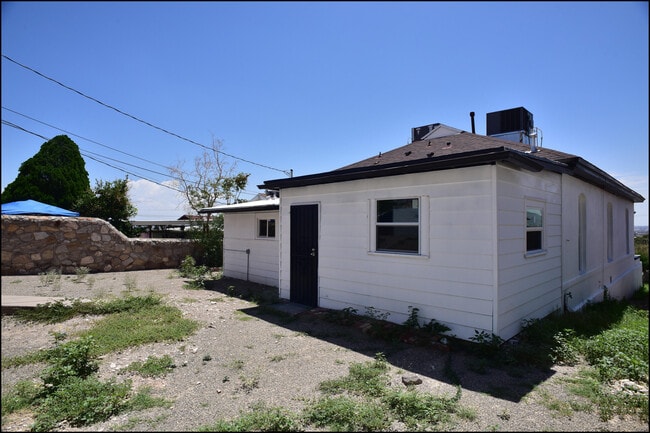 Building Photo - 2111 Portland Ave