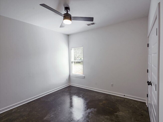 Building Photo - 4 bed, 2 baths near U of M  built 2020  ca...