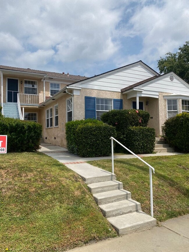 Building Photo - 1007 W.Glenoaks