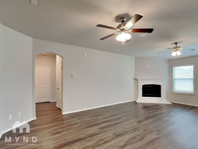 Building Photo - 3905 Chippewa Ct