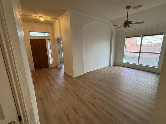 Building Photo - 11120 Savin Hill Ln