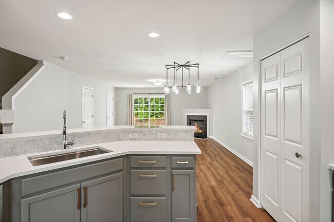 Building Photo - 3 bedroom townhome in Brier Creek- Availab...
