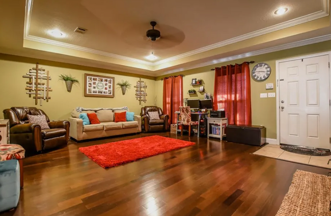 Building Photo - Spacious 3-Bedroom Home with Modern Amenit...