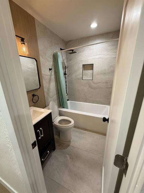 Building Photo - 817 Saugerties Ave