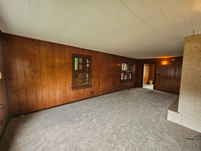 Building Photo - 4Bd/2Ba Two Story House-For Viewing!