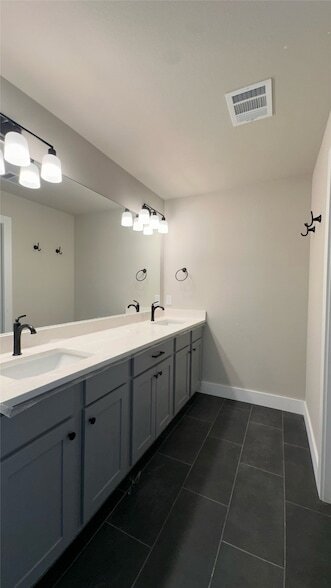 Building Photo - 380 N Dallas St