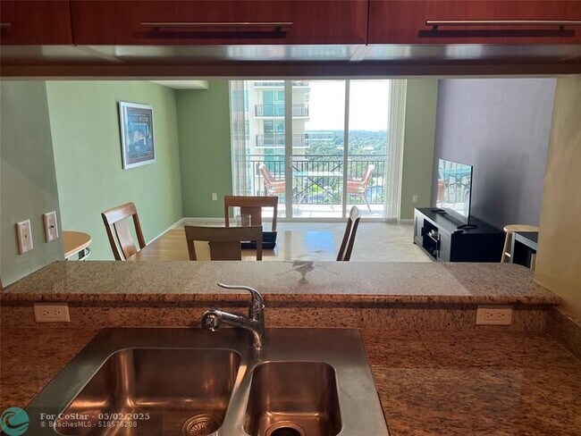 Building Photo - 610 W Las Olas Blvd