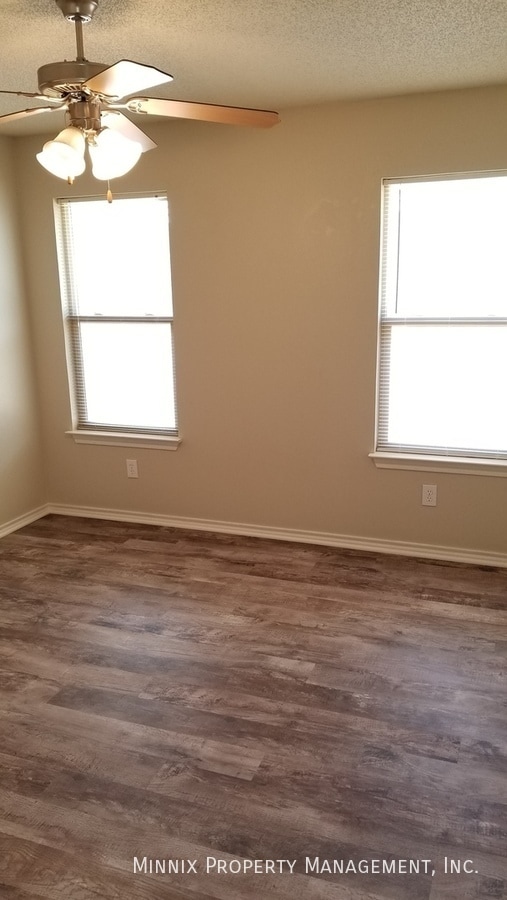 Building Photo - 3208 111th St