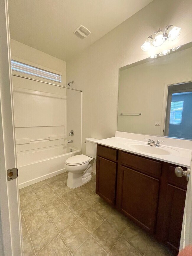 Building Photo - Beautiful 4-Bedroom, 3-Bathroom Home in Goodyear!!