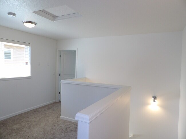 Building Photo - Beautiful Home!  Close to Downtown Hillsboro!